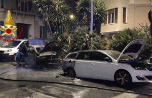 Notte di interventi a Savona: incendi in abitazione e auto Notte di interventi a Savona: incendi in abitazione e auto