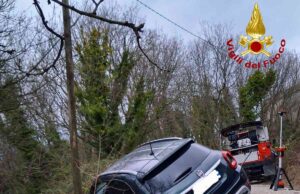 Notte di superlavoro per i Vigili del Fuoco: oltre trenta interventi e auto recuperata al Forte Sperone Notte di superlavoro per i Vigili del Fuoco: oltre trenta interventi e auto recuperata al Forte Sperone