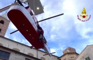 Epifania di festa a Savona e Albenga: la Befana dei Vigili del Fuoco tra magia e sorrisi Epifania di festa a Savona e Albenga: la Befana dei Vigili del Fuoco tra magia e sorrisi