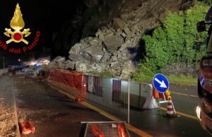 Aurelia chiusa per frana verso Arenzano Aurelia chiusa per frana verso Arenzano