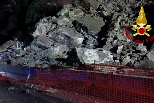 Frana ad Arenzano, notte di lavoro per i Vigili del Fuoco Frana ad Arenzano, notte di lavoro per i Vigili del Fuoco