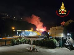 Incendio boschivo ad Arenzano: Vigili del Fuoco in azione dall’alba, area contenuta a mille metri quadrati Incendio boschivo ad Arenzano: Vigili del Fuoco in azione dall’alba, area contenuta a mille metri quadrati
