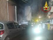Auto in fiamme a Chiavari in corso Lavagna: danni a gas ed elettricità, una donna evacuata Auto in fiamme a Chiavari in corso Lavagna: danni a gas ed elettricità, una donna evacuata