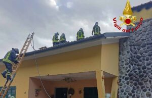 Lumarzo: incendio devasta il tetto di un’abitazione a Scagnelli Lumarzo: incendio devasta il tetto di un'abitazione a Scagnelli