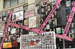 Wall of Dolls ricorda Galeppini e le vittime di Crans-Montana Wall of Dolls ricorda Galeppini e le vittime di Crans-Montana