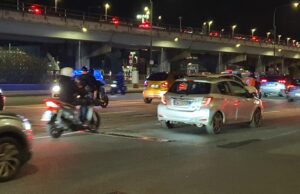 Incidente, moto a terra in via Buozzi: traffico congestionato
