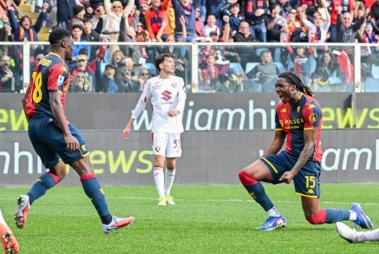 Il Genoa trascinato da Baldanzi distrugge il Torino (3-0). Adesso il futuro è più roseo.