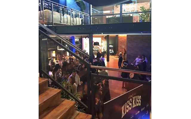 Casa Kiss Kiss inaugura Sanremo 2026 a Piazzale Vesco