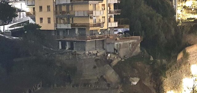 frana via Napoli 6 Genova, frana via Napoli: notte passata tranquilla