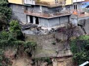 Frana in via Napoli, sfollati ancora fuori casa Frana in via Napoli, sfollati ancora fuori casa