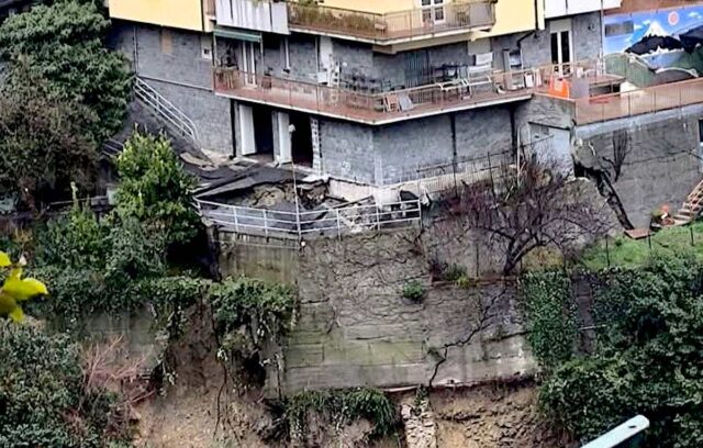 Frana in via Napoli, sfollati ancora fuori casa