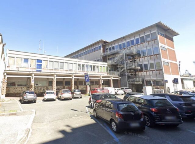 istituto Capellini-Sauro la Spezia Spezia, sedia lanciata da una finestra: studentessa ferita