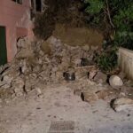 Crollo muro al Passo Barsanti a Castelletto: Vigili del Fuoco al lavoro