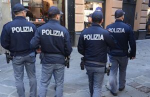 Genova, controlli nel Centro storico: 80 identificati Genova, controlli nel centro storico: 80 identificati