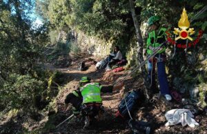 Cinque Terre, turista recuperata in un dirupo Cinque Terre, turista recuperata in un dirupo