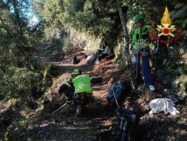 Cinque Terre, turista recuperata in un dirupo